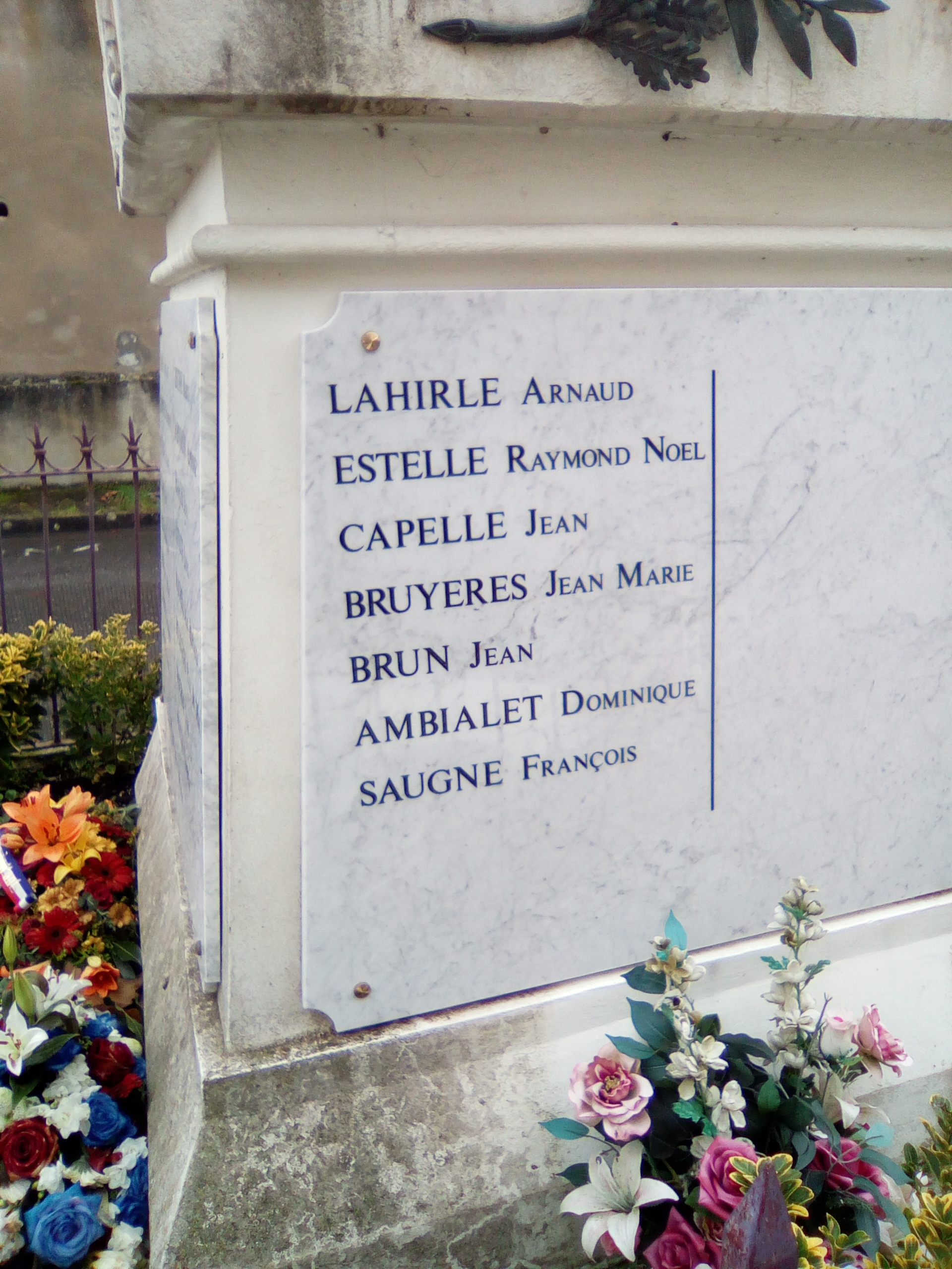 Rajout plaque Monument aux morts